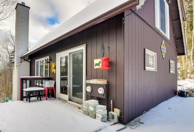 Pet Friendly Home W/ Deck: 4 Mi To Jay Peak Resort