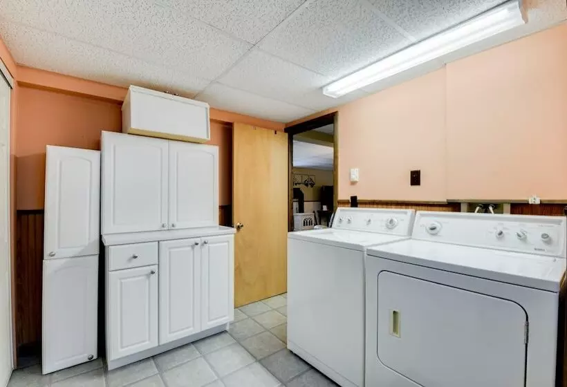 Pet Friendly Home W/ Deck: 4 Mi To Jay Peak Resort