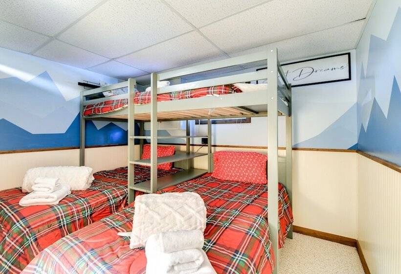 Pet Friendly Home W/ Deck: 4 Mi To Jay Peak Resort