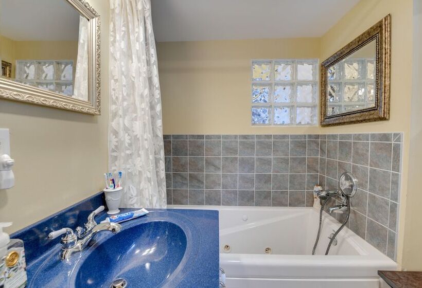 Pet Friendly Home W/ Deck: 4 Mi To Jay Peak Resort