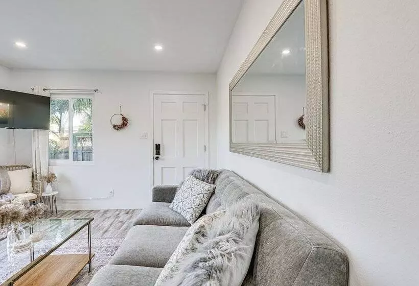 Pet Friendly Oceanside Gem W/ Patio, Walk To Beach