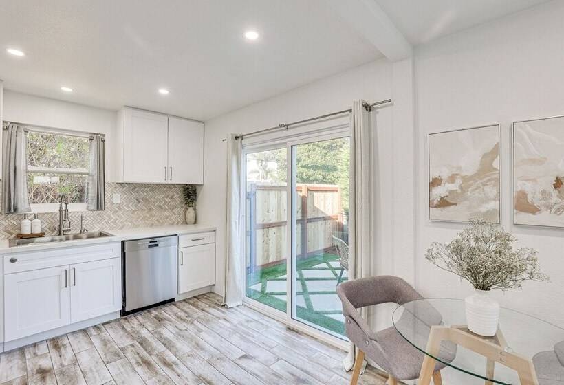 Pet Friendly Oceanside Gem W/ Patio, Walk To Beach