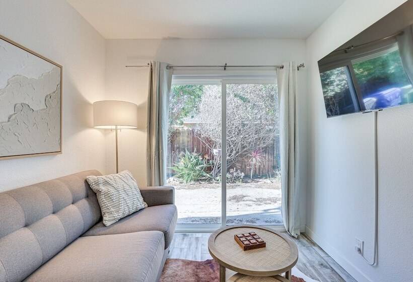 Pet Friendly Oceanside Gem W/ Patio, Walk To Beach