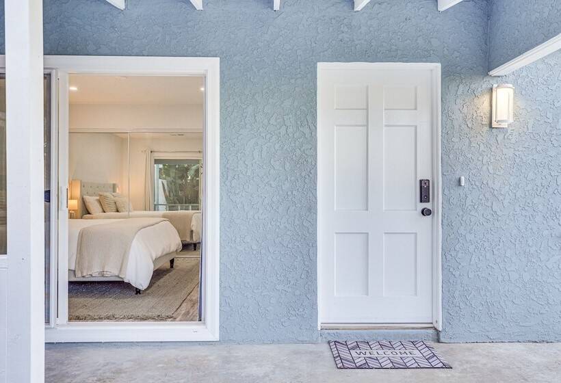 Pet Friendly Oceanside Gem W/ Patio, Walk To Beach