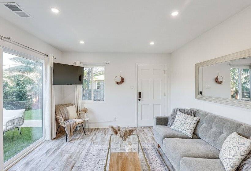 Pet Friendly Oceanside Gem W/ Patio, Walk To Beach