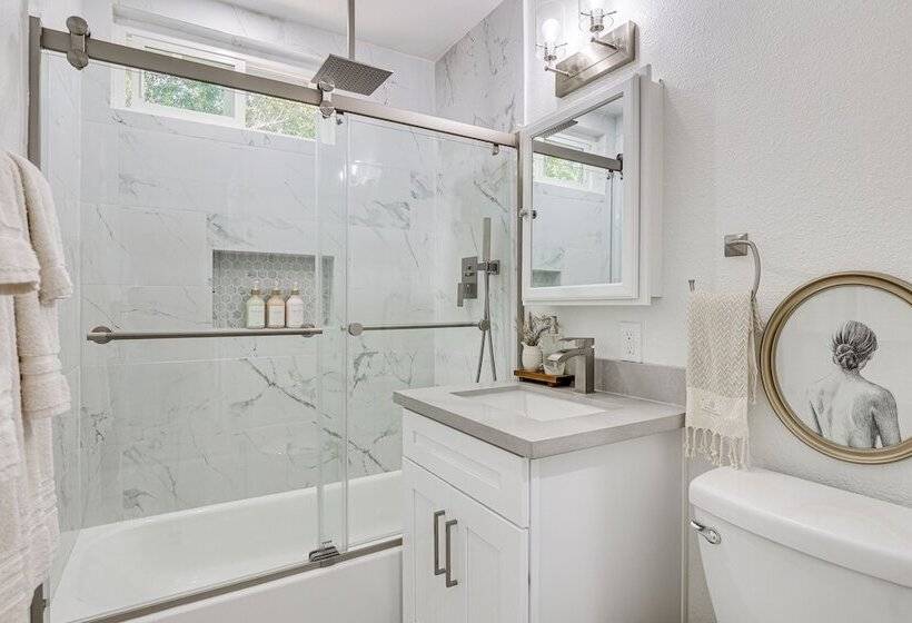 Pet Friendly Oceanside Gem W/ Patio, Walk To Beach