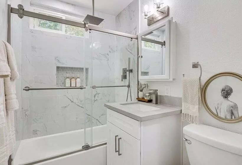 Pet Friendly Oceanside Gem W/ Patio, Walk To Beach