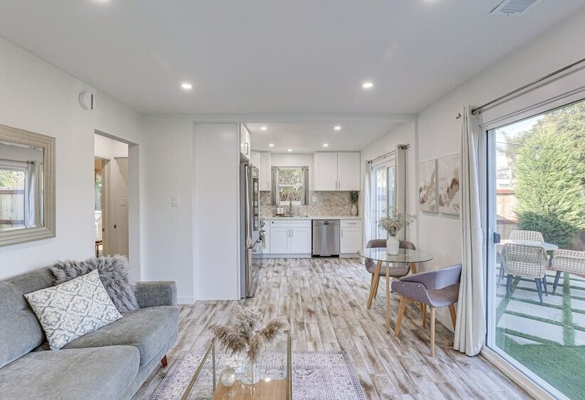 Pet Friendly Oceanside Gem W/ Patio, Walk To Beach