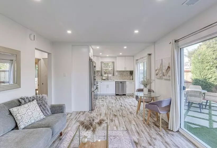 Pet Friendly Oceanside Gem W/ Patio, Walk To Beach