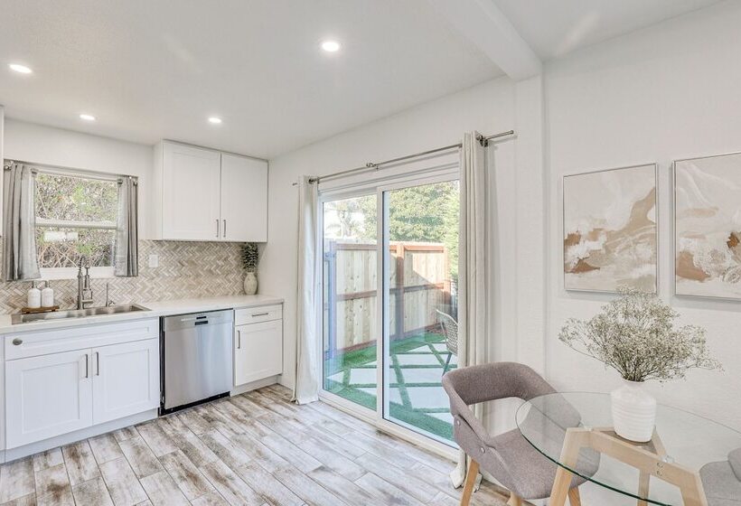 Pet Friendly Oceanside Gem W/ Patio, Walk To Beach