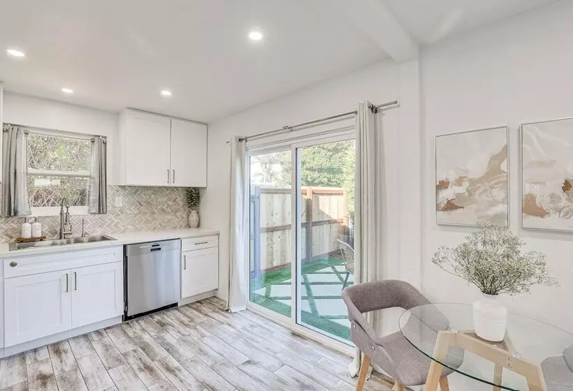 Pet Friendly Oceanside Gem W/ Patio, Walk To Beach