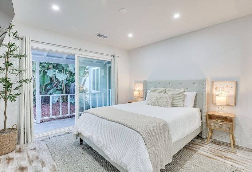 Pet Friendly Oceanside Gem W/ Patio, Walk To Beach