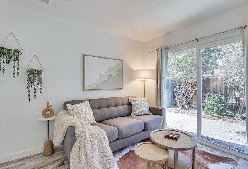 Pet Friendly Oceanside Gem W/ Patio, Walk To Beach