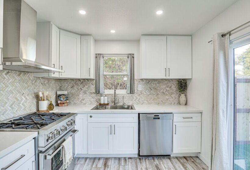 Pet Friendly Oceanside Gem W/ Patio, Walk To Beach