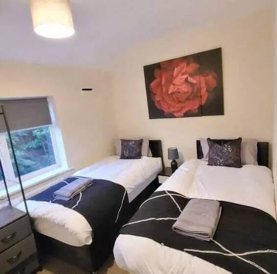 Residenssi 3 Bed House In Warrington
