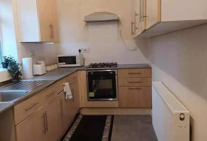 Residenssi 3 Bed House In Warrington