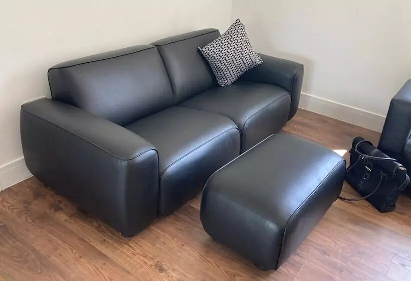 اقامتگاه Lovely 4 Bed House In Central Wolverhampton