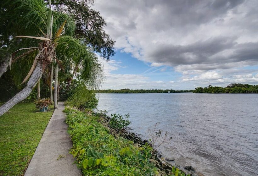 Riverfront Fort Myers Estate W/ Boat Dock & Lift!