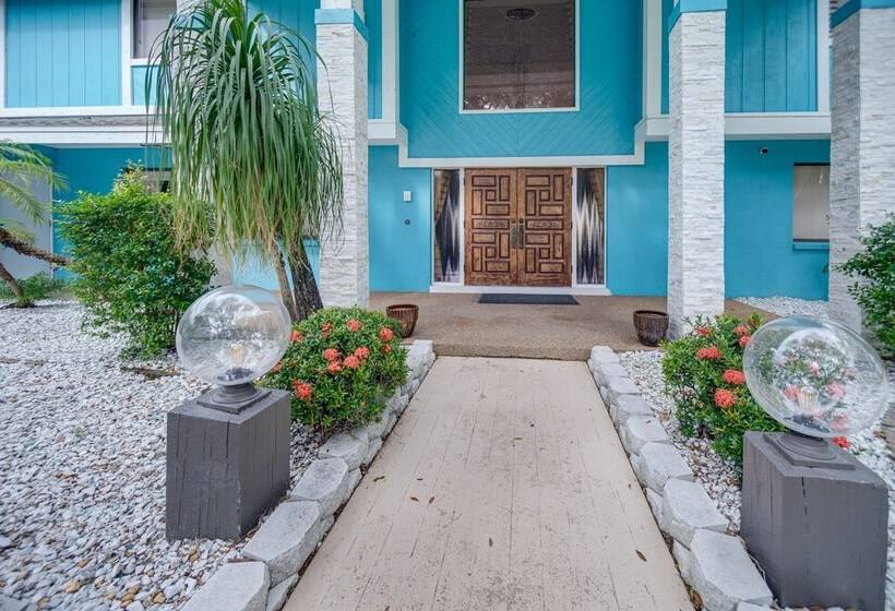 Riverfront Fort Myers Estate W/ Boat Dock & Lift!