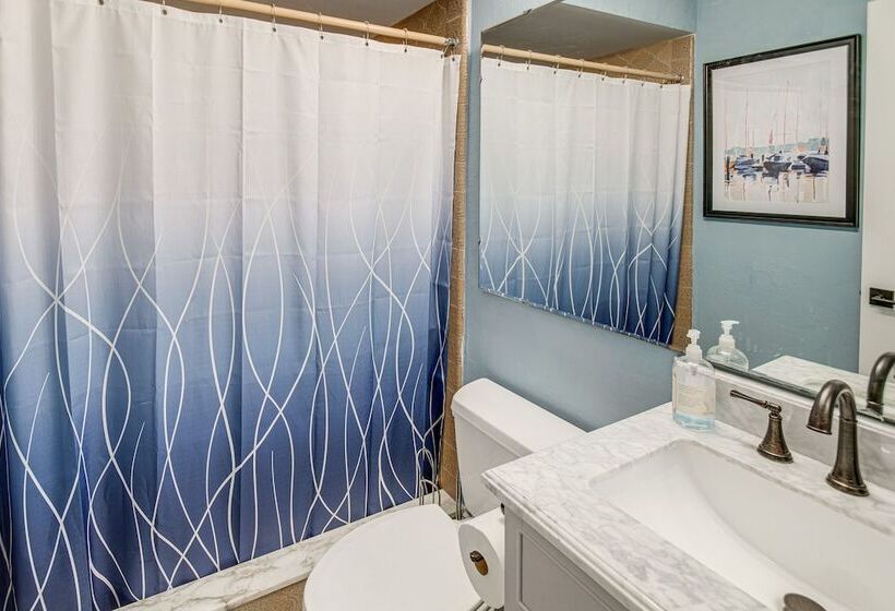 Riverfront Fort Myers Estate W/ Boat Dock & Lift!