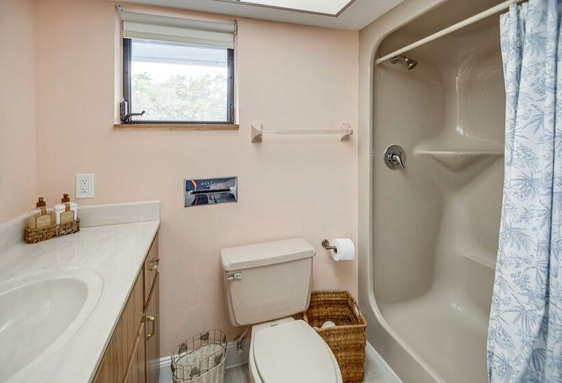 Riverfront Fort Myers Estate W/ Boat Dock & Lift!