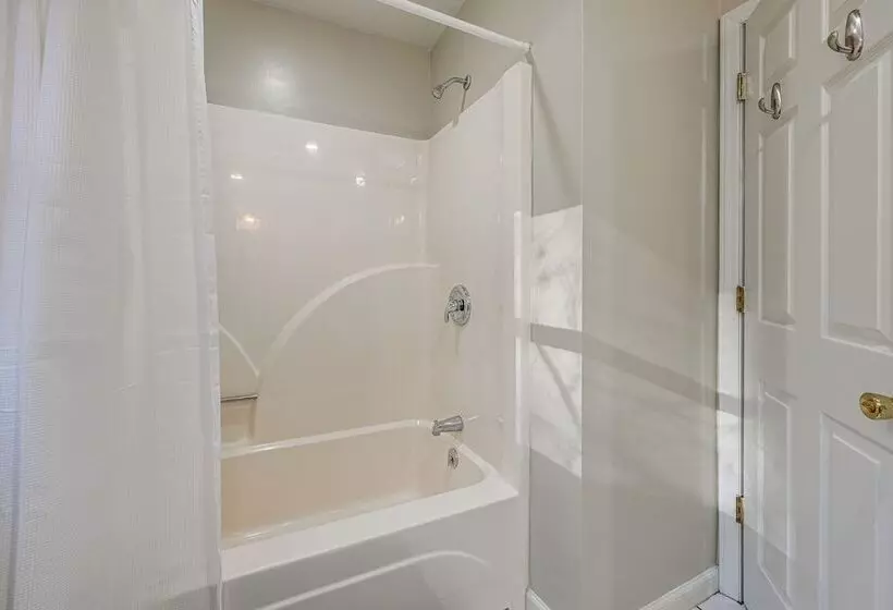 Rustic North Carolina Cabin W/ Fire Pit & Porch