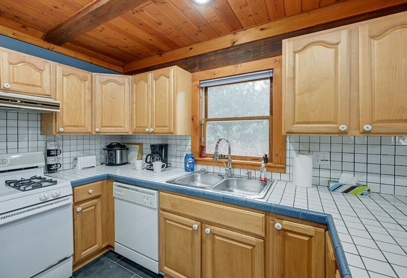 Rustic North Carolina Cabin W/ Fire Pit & Porch