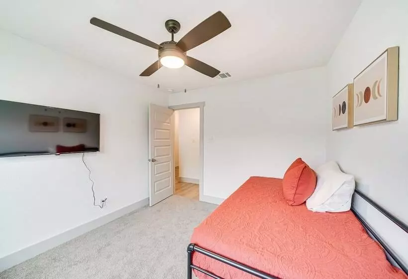 San Antonio Home W/ Fenced Yard: 5 Mi To Seaworld!