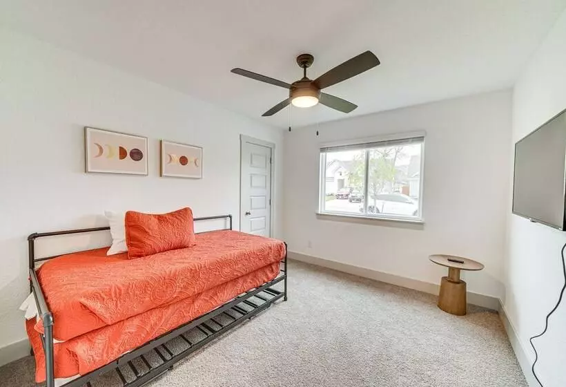 San Antonio Home W/ Fenced Yard: 5 Mi To Seaworld!
