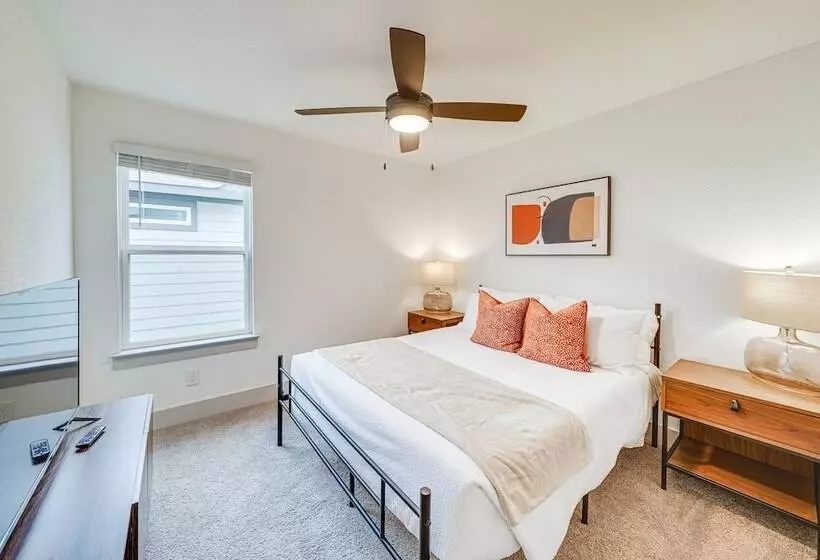San Antonio Home W/ Fenced Yard: 5 Mi To Seaworld!