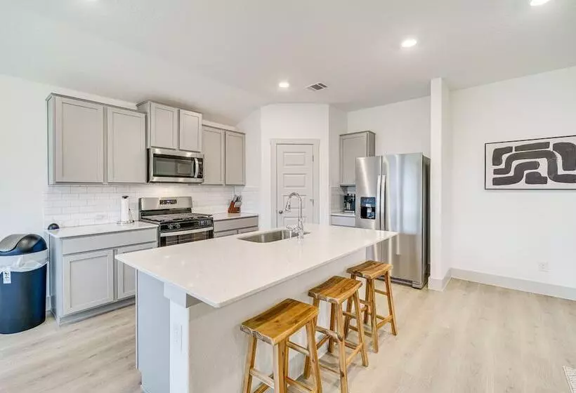 San Antonio Home W/ Fenced Yard: 5 Mi To Seaworld!