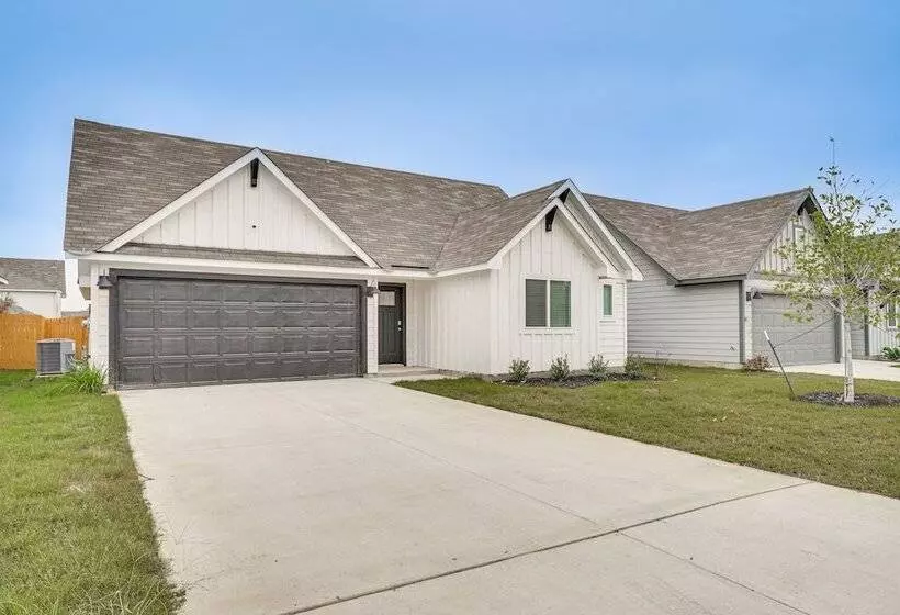 San Antonio Home W/ Fenced Yard: 5 Mi To Seaworld!