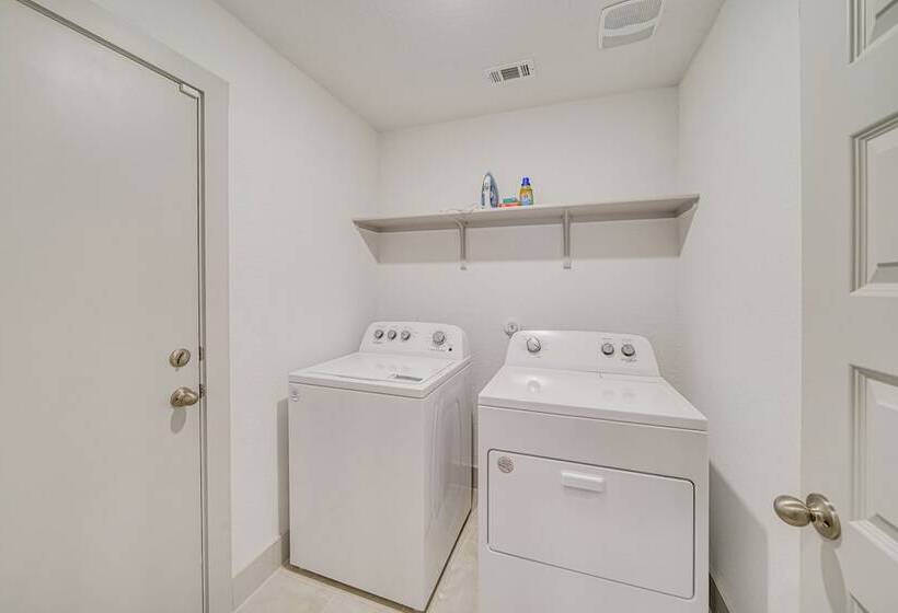 San Antonio Home W/ Fenced Yard: 5 Mi To Seaworld!