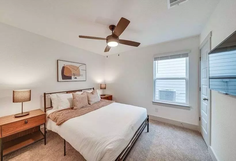 San Antonio Home W/ Fenced Yard: 5 Mi To Seaworld!