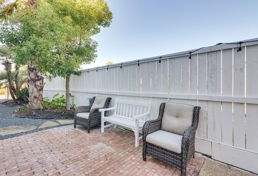 Seaside Retreat In Galveston Near Pleasure Pier!