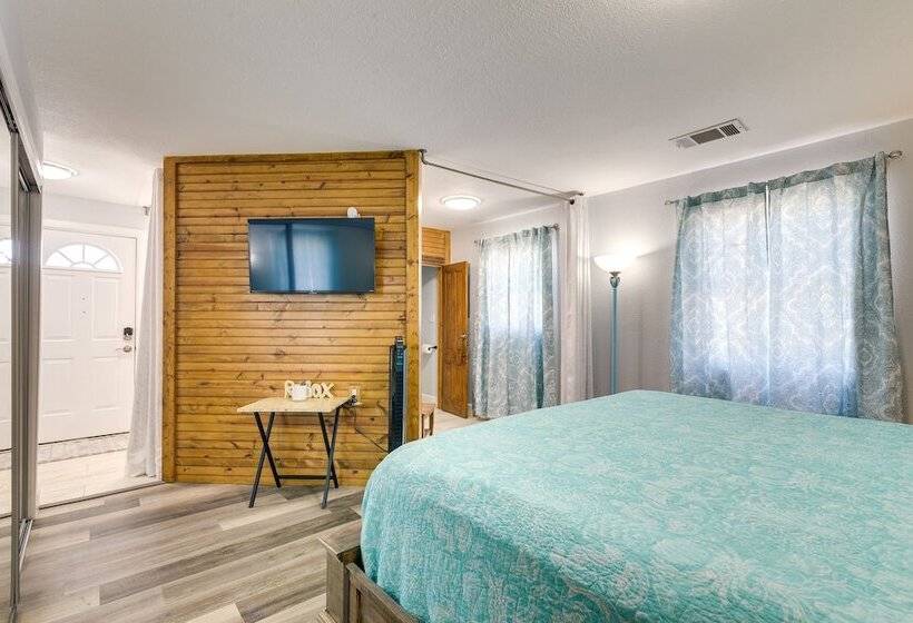 Seaside Retreat In Galveston Near Pleasure Pier!