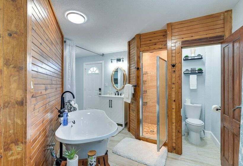 Seaside Retreat In Galveston Near Pleasure Pier!