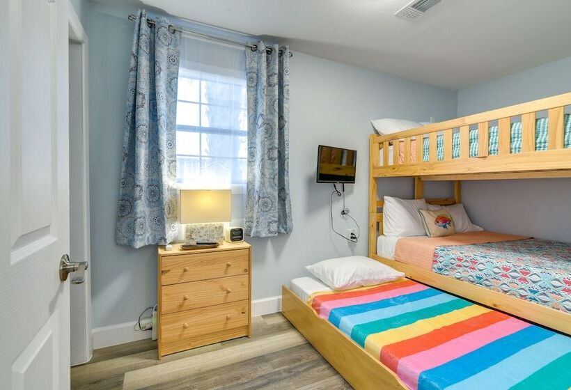 Seaside Retreat In Galveston Near Pleasure Pier!