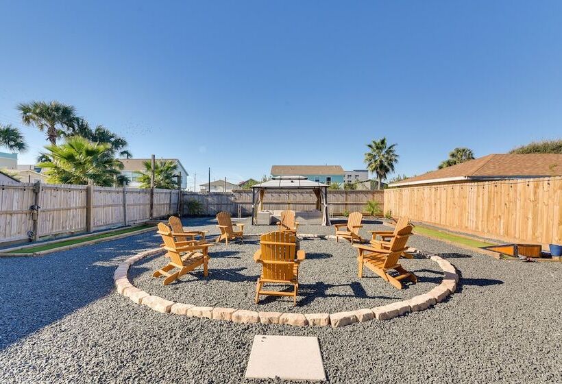 Seaside Retreat In Galveston Near Pleasure Pier!