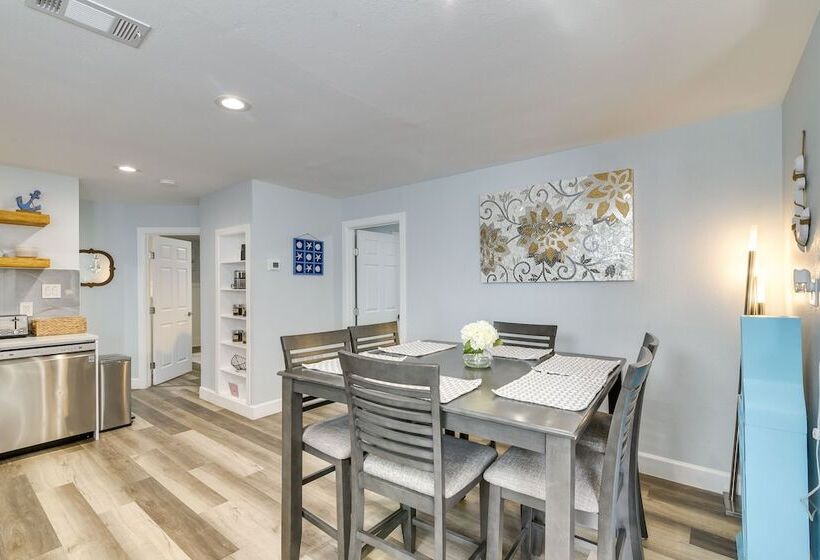 Seaside Retreat In Galveston Near Pleasure Pier!