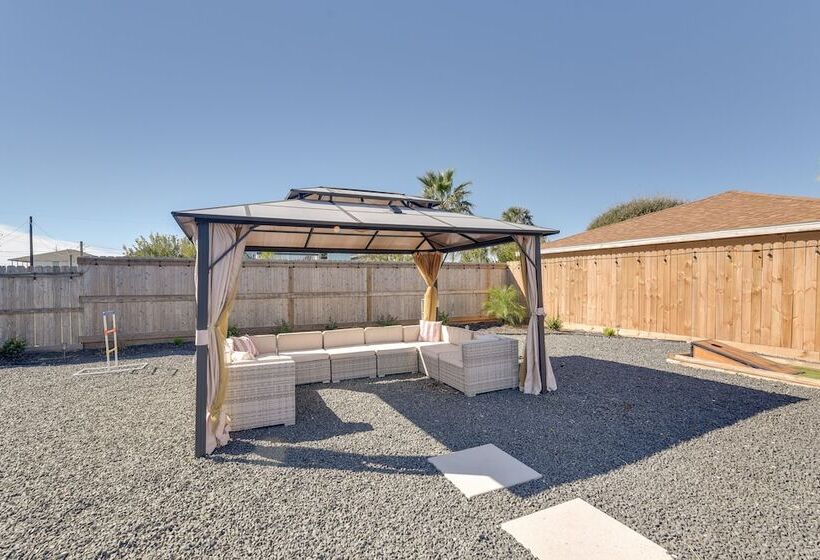Seaside Retreat In Galveston Near Pleasure Pier!