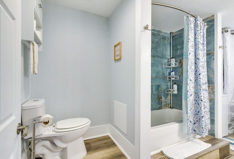 Seaside Retreat In Galveston Near Pleasure Pier!