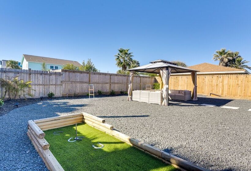 Seaside Retreat In Galveston Near Pleasure Pier!