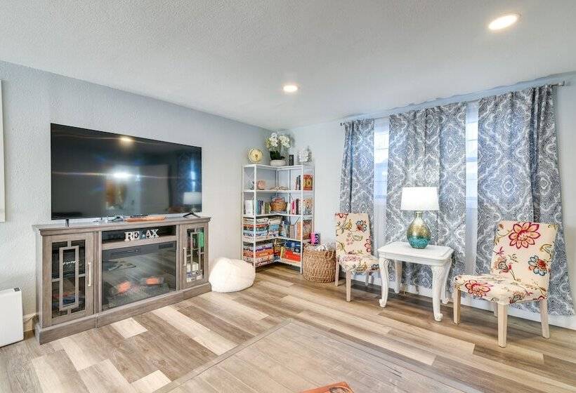 Seaside Retreat In Galveston Near Pleasure Pier!