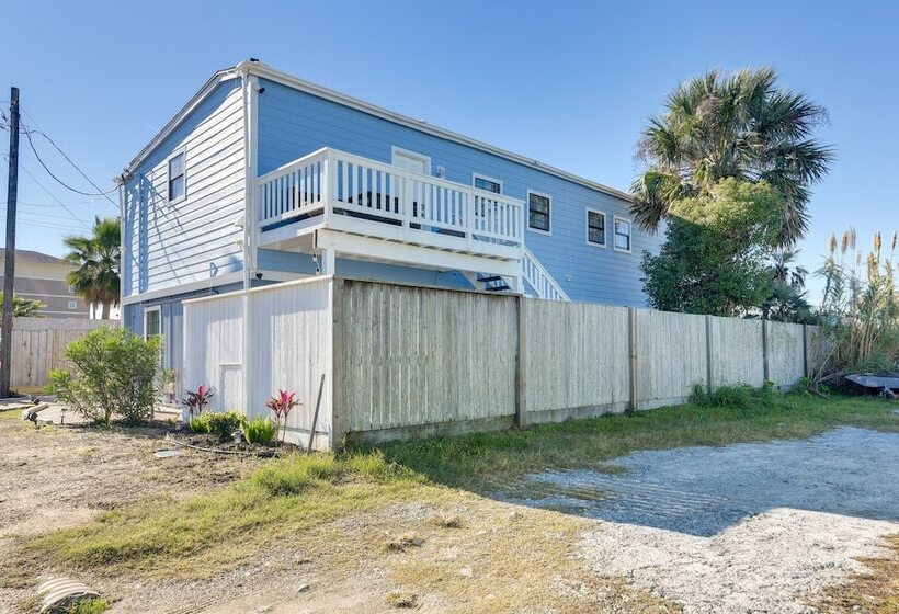 Seaside Retreat In Galveston Near Pleasure Pier!