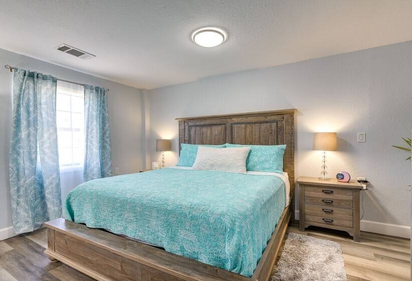 Seaside Retreat In Galveston Near Pleasure Pier!