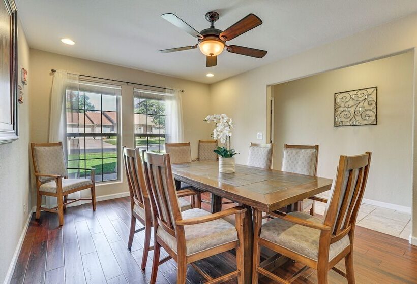 Texas Retreat W/ Patio, Fireplace & Fenced In Yard