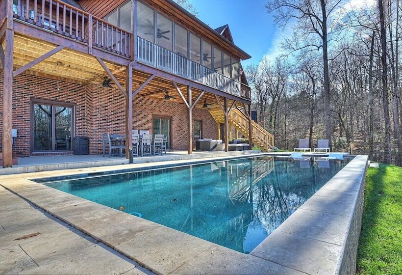 Winding Down By Avantstay Sleeps 20 + Dock, View