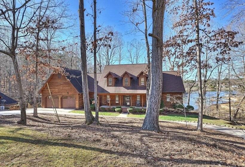 Winding Down By Avantstay Sleeps 20 + Dock, View