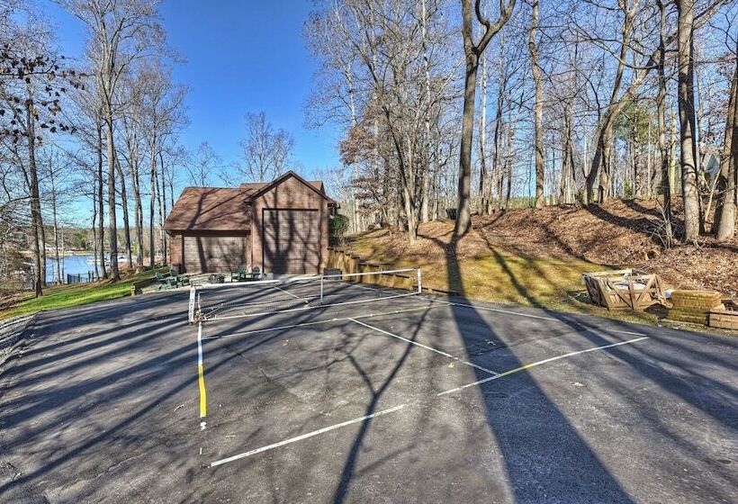 Winding Down By Avantstay Sleeps 20 + Dock, View